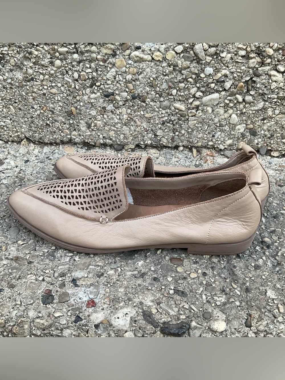 Bueno Blazey Pointed Toe Flat Loafers Size 40 Taupe Minimalist Casual Neutral - Picture 4 of 11